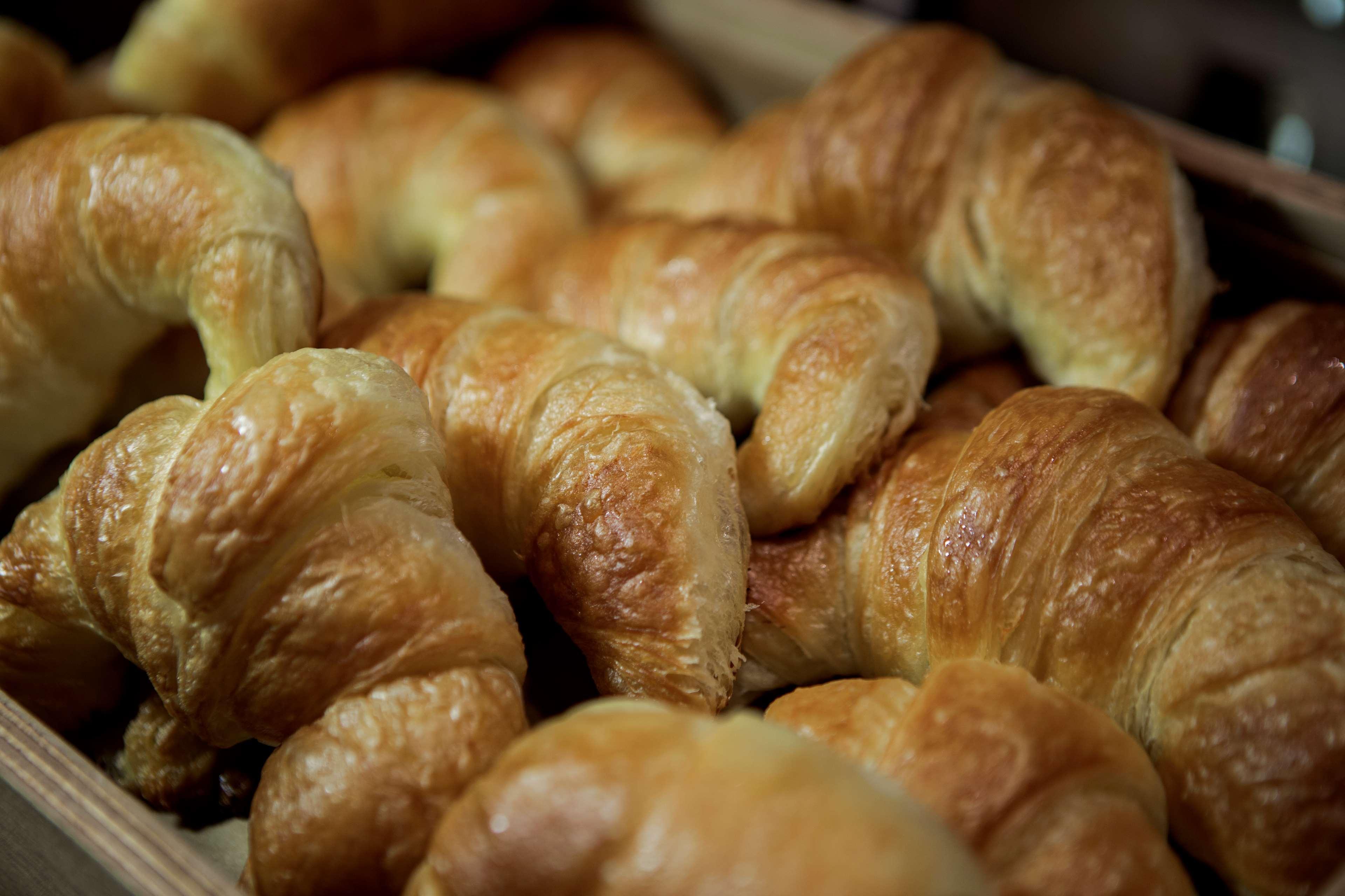 Hilton Batumi Hotel Екстериор снимка Croissants