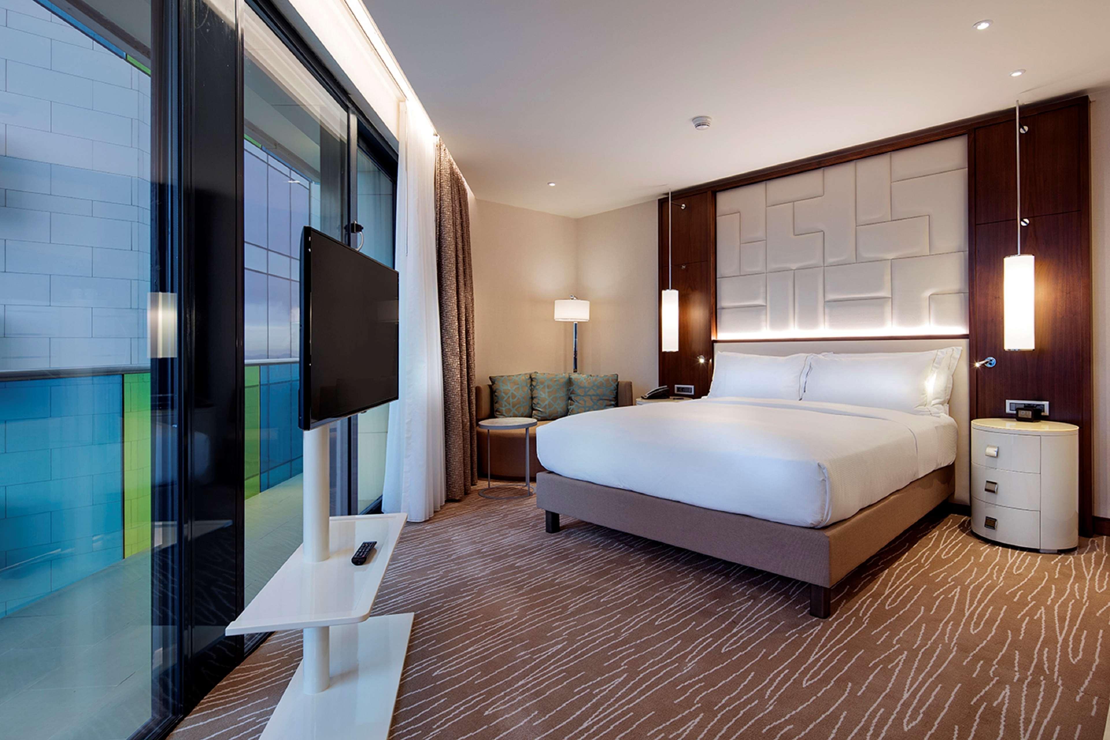 Hilton Batumi Hotel Екстериор снимка A bedroom at the hotel