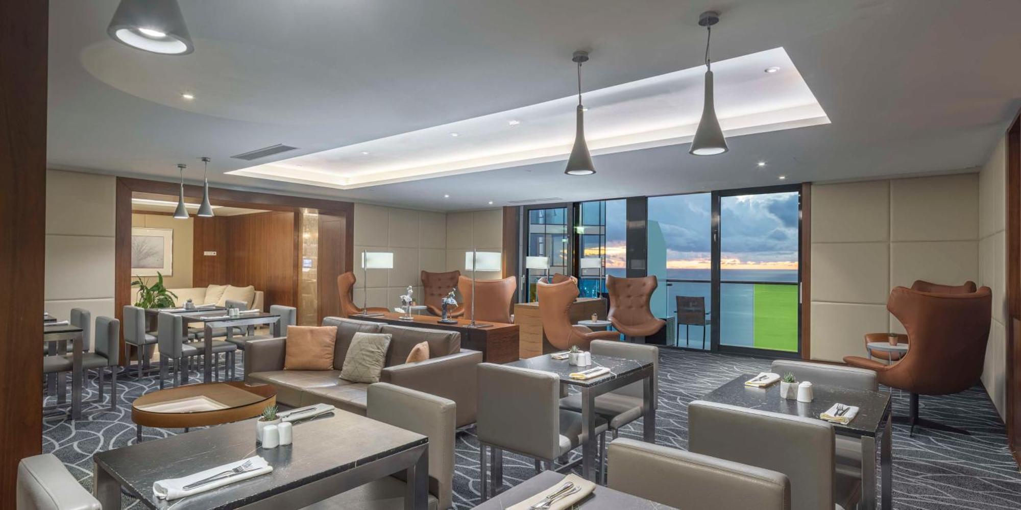 Hilton Batumi Hotel Екстериор снимка The Club Lounge at the airport