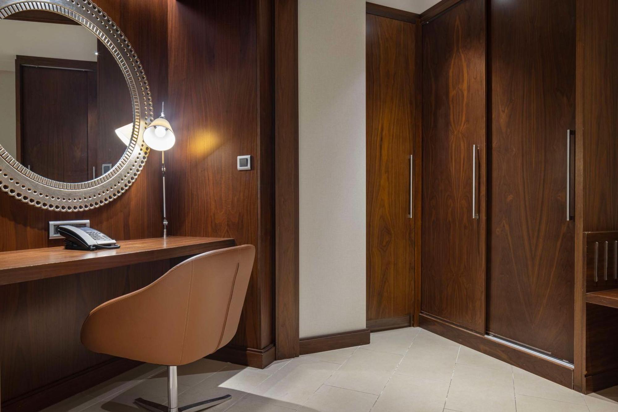 Hilton Batumi Hotel Екстериор снимка A room at the hotel