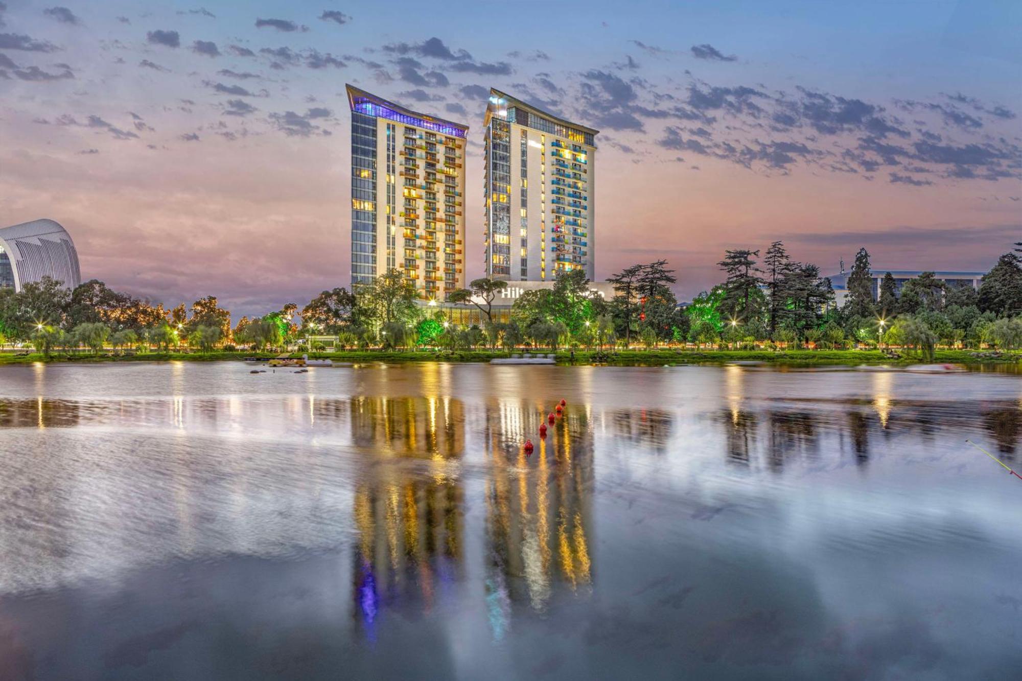 Hilton Batumi Hotel Екстериор снимка The Ritz-Carlton, Lake Las Vegas