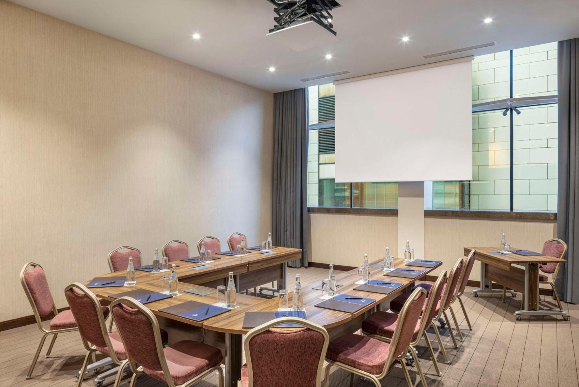 Hilton Batumi Hotel Екстериор снимка Meeting room