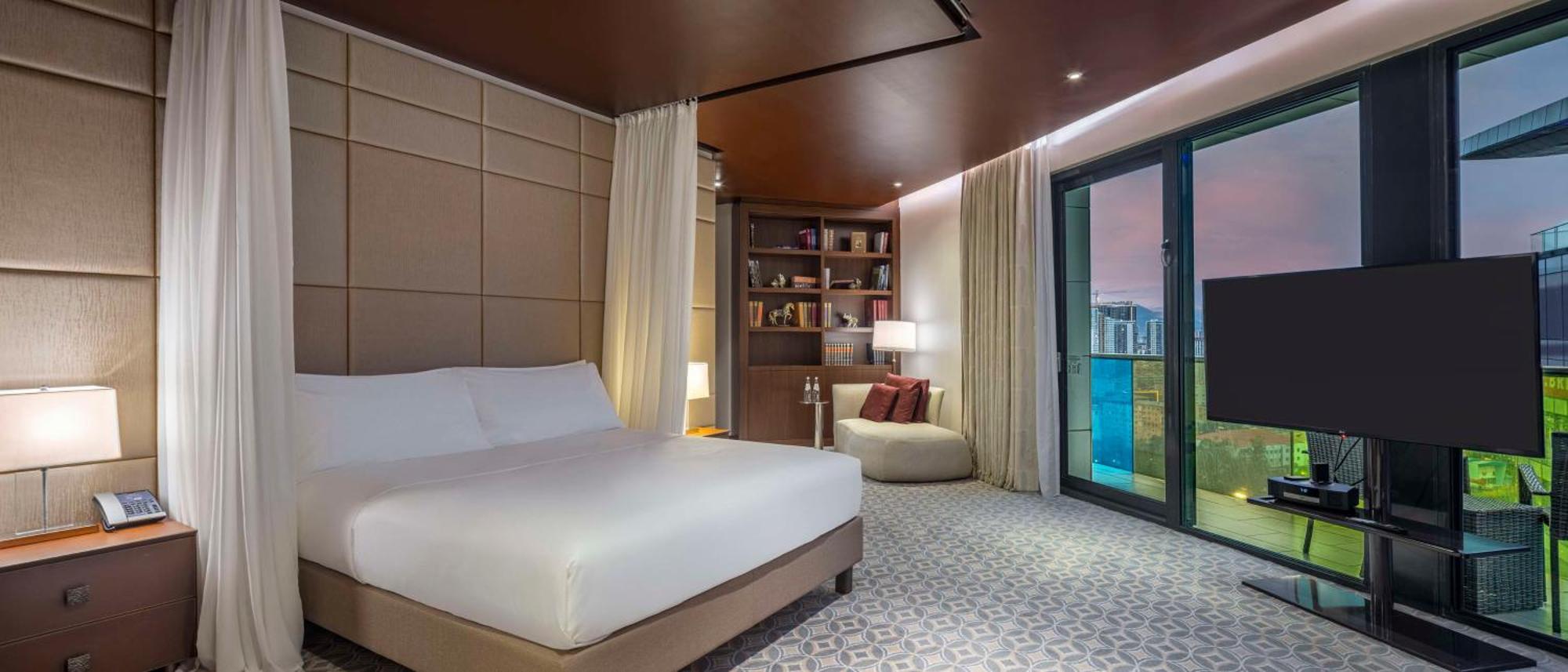 Hilton Batumi Hotel Екстериор снимка A bedroom at the hotel