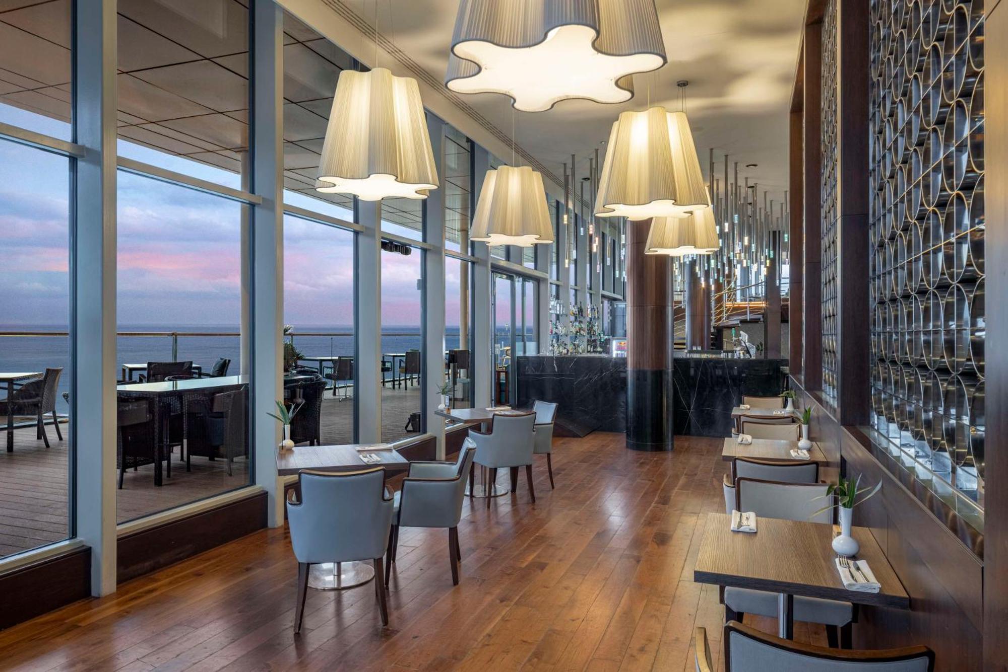 Hilton Batumi Hotel Екстериор снимка The Lounge at the 360° Restaurant