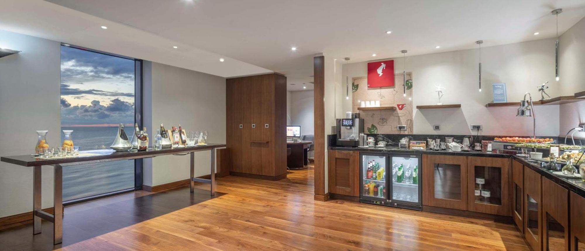 Hilton Batumi Hotel Екстериор снимка The Swiss First Class Lounge at London Heathrow Airport