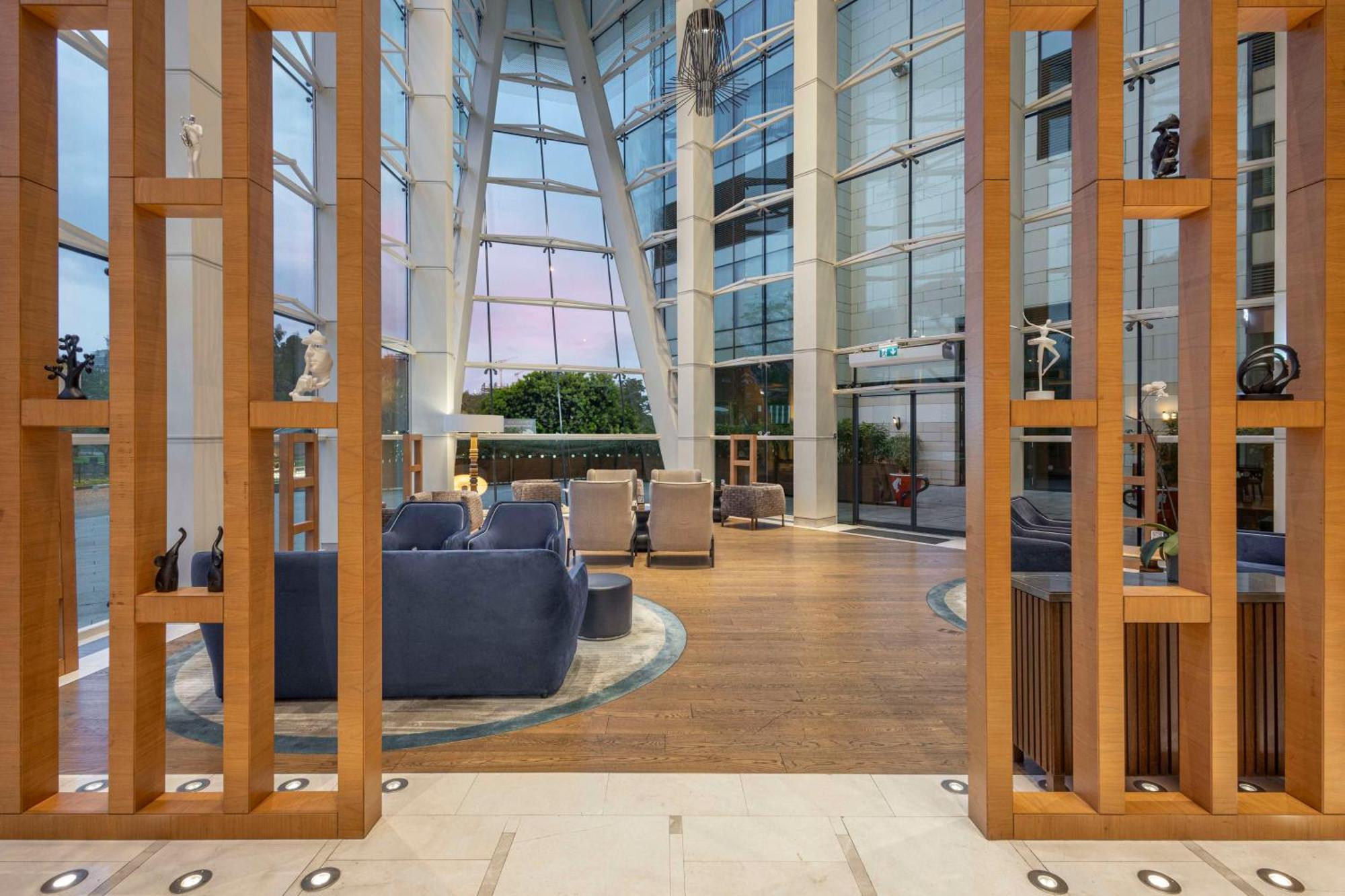 Hilton Batumi Hotel Екстериор снимка The interior of the lounge